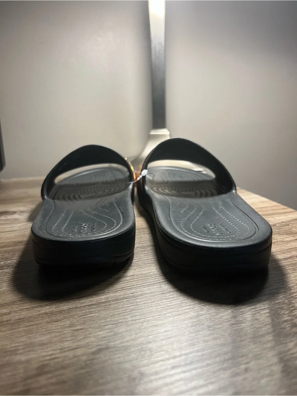CROCS Kids Metallic Rose Gold and Black Slide Sandals stock (13)